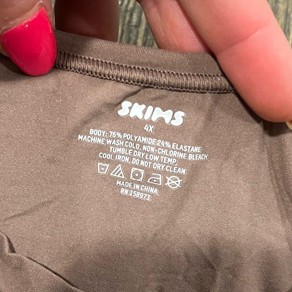 NWT Skims Fits Everybody Super Cropped T-Shirt Crewneck Short Sleeve Umber 4X - Picture 2 of 4